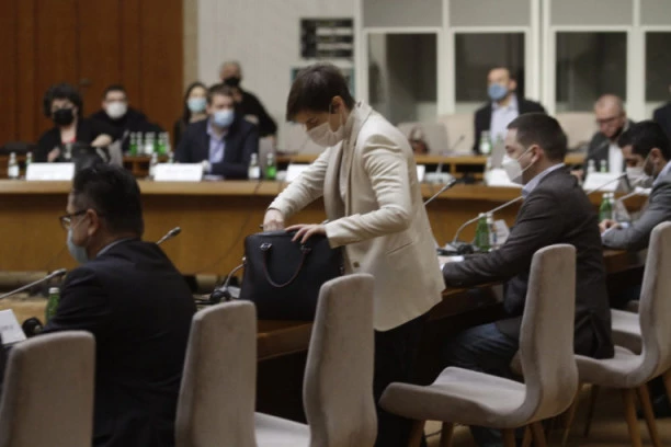 (FOTO, VIDEO) U TOKU SEDNICA KRIZNOG ŠTABA! Zatvara se sve osim apoteka, prodavnica i pumpi!?