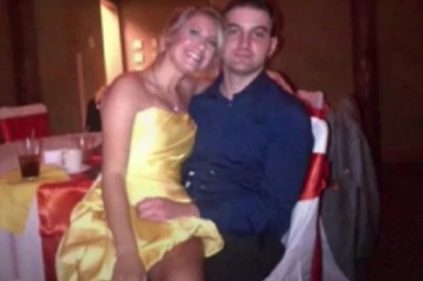 (FOTO) SUPRUGA MU JE PREMINULA, A NAKON 7 DANA PRONAŠAO JE OVE FOTOGRAFIJE U NJENOM TELEFONU: Srce mu je prepuklo za sekund!