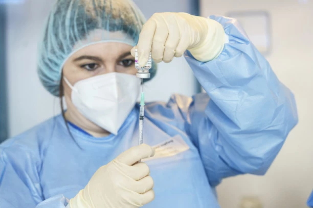 BUSTER DOZA POSLE PET MESECI NAKON SVIH VAKCINA OSIM OVE! Evo šta bi trebalo da primite posle Sinofarma