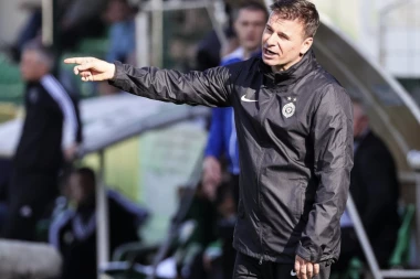 PRED DERBI SA CRVENO-BELIMA: Stanojeviću LAKNULO, "Grobari" u DELIRIJUMU!