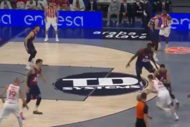 (VIDEO) TOTALNO POMRAČENJE: Košarkaši Zvezde nisu znali šta ih je snašlo pod košem!