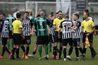 PARNI VALJAK REDOM GAZI: Petarda Partizana, pogodio i Bajbek!