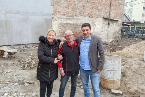 SRCEM ZA KOMŠIJU: Dragoljubu sa Voždovca vatra progutala kuću, sugrađani pritekli u pomoć