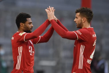 GOLOVI NA SVE STRANE: Strašni Bajern ponizio Keln, Šalke nastavio da se blamira, Dortmund upisao važan trijumf!