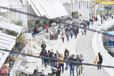 (FOTO) BEOGRAĐANI POKAZALI ŠTA MISLE O NOVIM MERAMA KRIZNOG ŠTABA: Pogledajte kako su danas izgledale ulice glavnog grada!