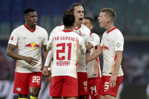 AUU, ŠTA JE OVO? Ludnica i čudesna pobeda Lajcpiga u derbiju Bundeslige!