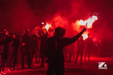 (FOTO) LUDNICA POSLE PORAZA PARTIZANA: Navijači izašli na ulice, pa napravili HAOS!