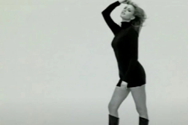 Nisu je dovoljno cenili: Srpska pevačica je harala svetskim top listama, a onda joj se preselo i povukla se sa scene!