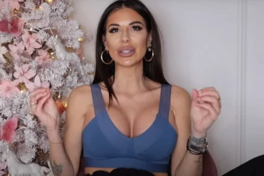 BLOGERKA KRILA OGROMNE GRUDI RUKAMA: Zoranah se pojavila u javnosti prvi put od operacije ZBOG KOJE SU JE SVI IZVREĐALI!