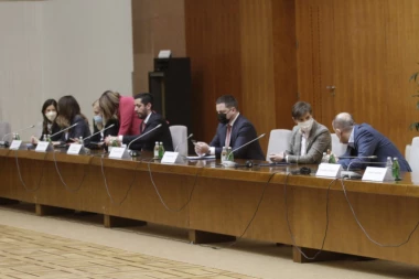 SEDNICA KRIZNOG ŠTABA U PETAK! Pooštravanje mera gotovo izvesno! U OPCIJI I TOTALNO ZATVARANJE!