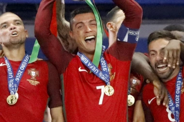 MOŽE LI RONALDO DA ODBRANI TROFEJ? Poznato ko je PRVI FAVORIT za osvajanje Evropskog prvenstva!
