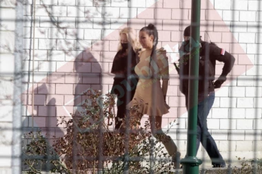 TIJANA AJFON PODIŽE CENU? Posle pritvora starleta FOTKALA GRUDI! (FOTO)