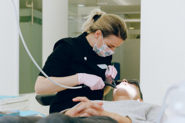 KAD JE TRABALO DA PLATI, USLEDIO JE ŠOK: Srbina zaboleo zub u Grčkoj, a odlazak kod stomatologa pamtiće celog života
