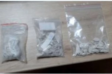 DILER MANJE U NOVOM PAZARU! Nađen mu heroin upakovan u 121 kesecu!