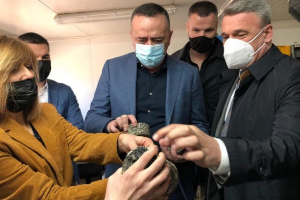 (FOTO) Direktor Koridora Srbije Aleksandar Antić obišao laboratoriju u Čačku