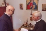 (FOTO) IMAO 3 GODINE KADA JE ODVEDEN U JASENOVAC: Miloš Vučević sa jednim od retkih živih logoraša!