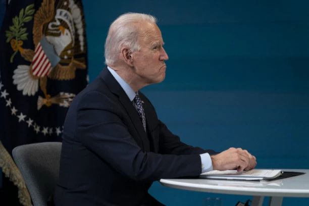 (VIDEO) ŠTA SE TO DEŠAVA S BAJDENOM?! Američki predsednik zamuckivao, prekidao rečenice, pobrkao dan i veče