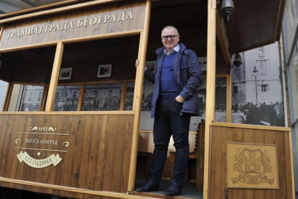 (FOTO) Vesić: Danas nabavka za kupovinu 100 zglobnih autobusa na gas!