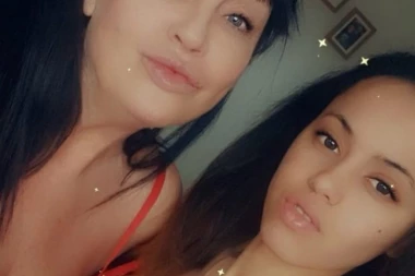 (FOTO) MAJKA I ĆERKA ZAJEDNO POZIRAJU GOLE I NEDELJNO ZARADE 280.000 DINARA: Jednu stvar samo nikada ne rade!