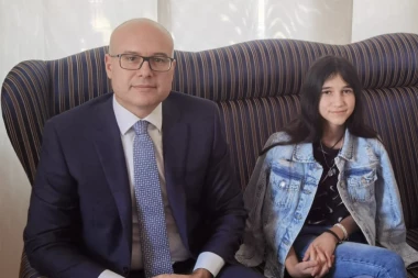 (FOTO) VUČEVIĆ UGOSTIO BILJANU ČEKIĆ: Zadivilo me je što tako mlada razume sve krivine i lomove života!