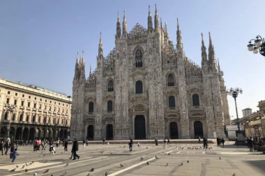 REPUBLIKA NA ULICAMA MILANA! Korona porazila milionski grad: Kako su maske postale glavni detalj u prestonici mode