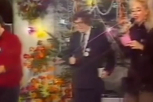 (VIDEO) BALAŠEVIĆ I LEPA BRENA ZAPEVALI "BEĆARAC": Isplivao snimak kantautora  koji je sve raznežio!