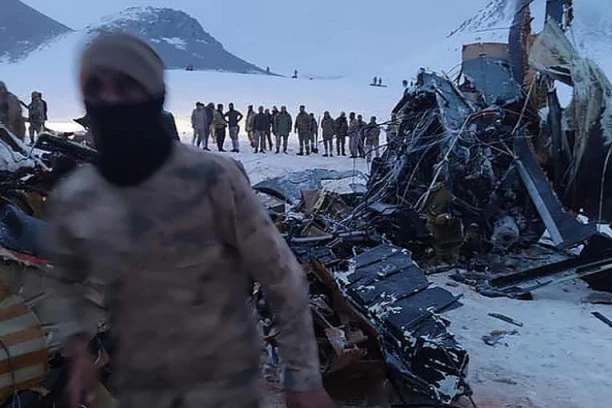 SRUŠIO SE HELIKOPTER U TURSKOJ: U tragediji na istoku zemlje živote izgubilo 11 ljudi!
