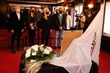 (FOTO) CRNO-BELI SE OPROSTILI OD "SVETOG SAVE": Održana komemoracija legendarnom Milenku Savoviću!