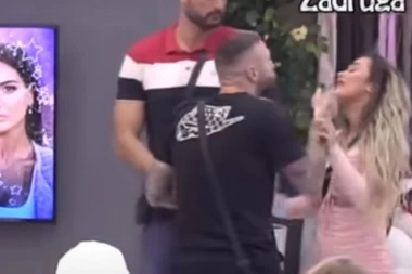 ŠA SE SVAĐAO SA NATAŠOM, TARA JE ČUPALA ZA KOSU: Ja nemam decu, a vas dve ste zajedno za pare! (VIDEO)