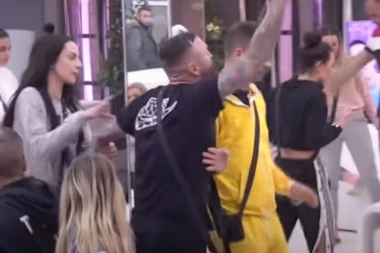 (VIDEO) PAO MU MRAK NA OČI ZBOG LJUBOMORE: Ša pao u trans, urlao na Taru PA JOJ ZAPRETIO RASKIDOM!