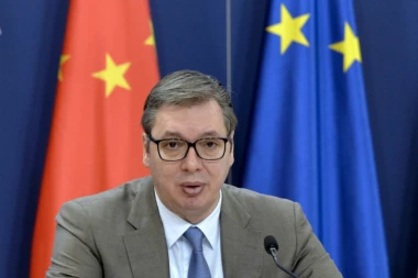 (FOTO) Vučić se POHVALIO DAROM OD šeika Nasera: Dobio sam najlepši poklon!