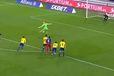 (VIDEO) PIRINEJI GORE: Marko Dmitrović PROMAŠIO PENAL!