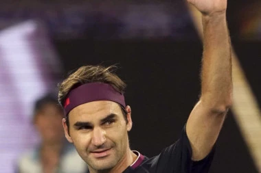 ŠVAJCARSKA OČIMA NE VERUJE: Federeru NOŽ u LEĐA zabio i veliki prijatelj!