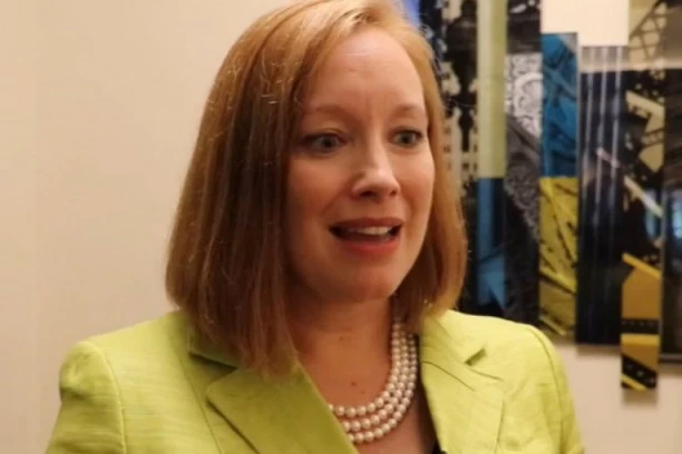 SRBIJI SE CRNO PIŠE! Moli Montgomeri vaskrsava politiku Medlin Olbrajt!