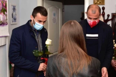 NA 8. MART: Zvezda i "Mocart" posetili Sigurnu kuću!