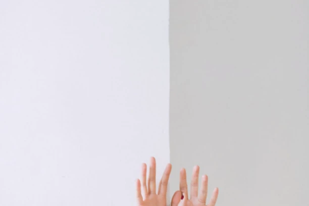 MOŽE DA TRAJE I MESECIMA: Dobro pogledajte svoje ruke, ovaj bolni simptom se javlja nakon korone (FOTO)