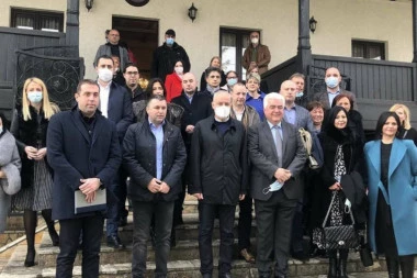 GRADSKI ČELNICI POSETILI OPŠTINU SOPOT! Slavko Gak: Gradimo još vrtića zbog!