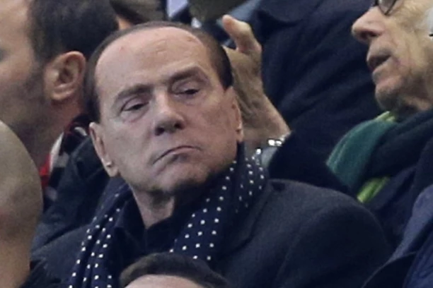 SILVIO, ISPUNI REČ! Berluskoni obećao igračima PUN KAMION lakih žena, sada ne može da se odbrani od pritisaka!