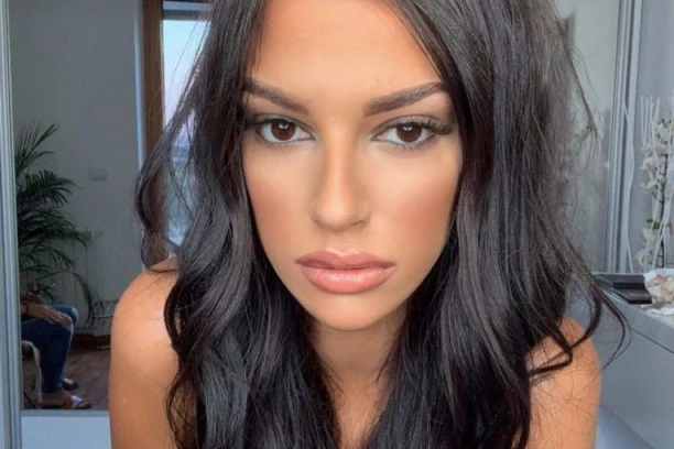 NEOČEKIVANO! Tara Simov ulazi u PAROVE? Starleta dobila BASNOSLOVNU PONUDU da uđe u rijaliti!