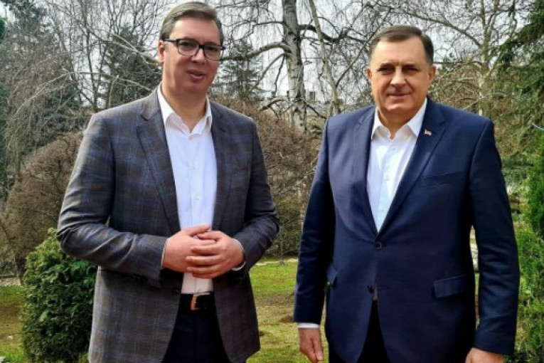 (FOTO) Predsednik Vučić objavio fotografiju sa Dodikom: Sastanak pred važna putovanja!