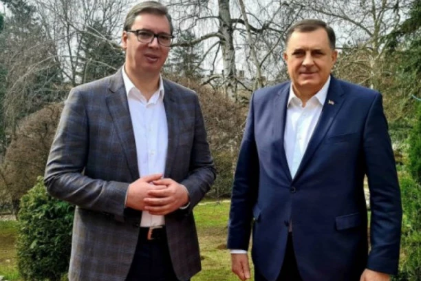 (FOTO) Predsednik Vučić objavio fotografiju sa Dodikom: Sastanak pred važna putovanja!