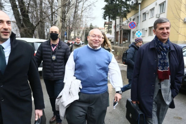 ODGOVORI VLADIMIRA VULETIĆA NA SASLUŠANJU: Šta je profesor u policiji ispričao o ODNOSU SA MALOLETNICIMA I KOKAINU