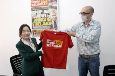 (VIDEO) KINEZI OBOŽAVAJU VUČIĆA, SVI GA ZOVU 577! Novinarka iz Kine u poseti našoj redakciji, OBJASNILA ZAŠTO PREDSEDNIK IMA NEOBIČAN NADIMAK!