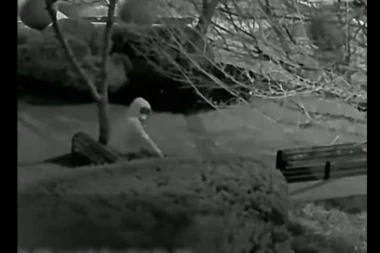 FBI OBJAVIO SNIMAK I NUDI NAGRADU za informacije o osobi koja je postavila bombe na Kapitolu