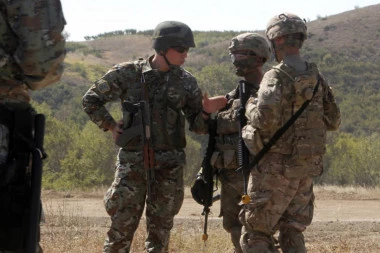 BALKANSEC: Severnomakedonski bataljon za NATO dobio američke puške M4, stižu JLTV i Strajkeri