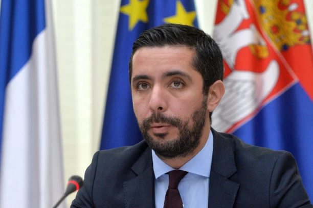 DAJTE IME SRPSKOM VOZU I OSVOJITE MILION DINARA: Sve što treba da uradite je OVO!