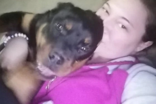 (FOTO) ROTVAJLER KOJI JE USMRTIO DEČAKA: Slika sa vlasnicom na kojoj se ne sluti SMRTONOSAN ČIN