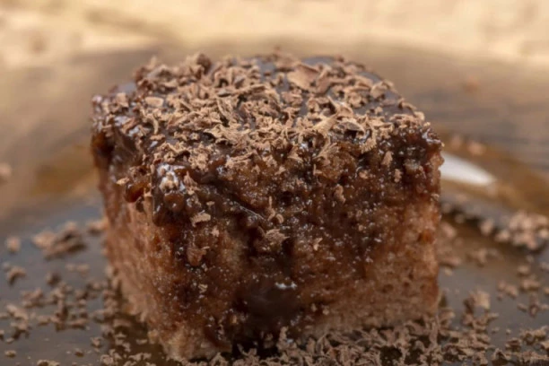 (RECEPT) NAJSOČNIJI ČOKOLADNI KOLAČ SA JOGURTOM: Perfekcija pravo iz vaše kuhinje!