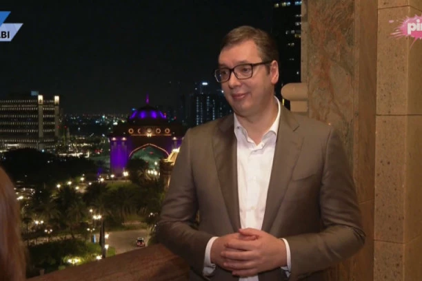 (VIDEO) VUČIĆ SE OBRATIO IZ EMIRATA: U svakom trenutku možemo da obezbedimo dovoljan broj vakcina!