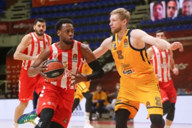 (VIDEO) RAFALNA PALJBA CRVENO-BELIH: Zvezda na KRILIMA Lojda TROJKAMA pregazila Himki!